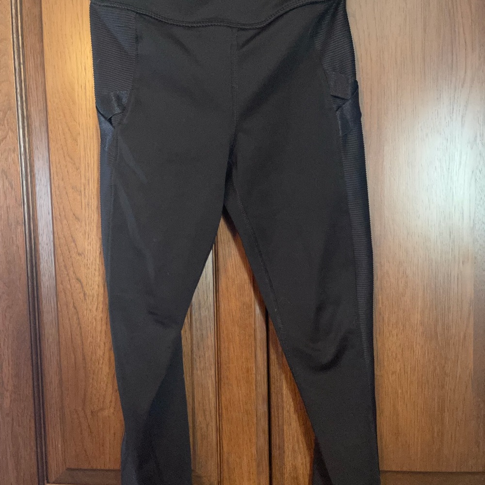 Girls Avia size 7/8 leggings.